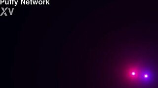 אלילת תשוקה מתגרה בכוס נפוחה רטובה בצעצוע מקאפ