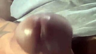 Babes na tom pauzão monštruálnom kokote, šéf posilňovne núti tetovanú brazílsku babe slintať po americkom učiteľskom kokote