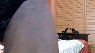 monica leigh teases her milf pussy and feet in mature fetish play just for you.