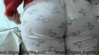 huge ass milf in pajamas fingers cameltoe clit to wet squirt!