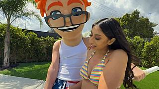 pool cleaner sona dives into deepthroat cowgirl and squirting fun 😏💦🍆