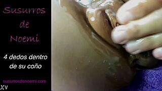¡4 dedos metidos profundo en su coño chorreante!