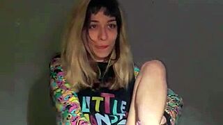 Bonneyuwu Rubs Pussy Hard With Dildo On Bed Tonight!