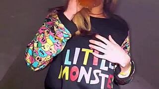 Bonneyuwu Rubs Pussy Hard With Dildo On Bed Tonight!