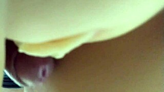 Le froto mi verga en su coño curvy antes de follarla rico