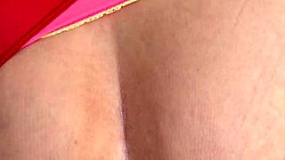 florsitasilvestre38 breaks her ass wide with dildo play?