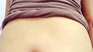 Turning girlfriend around in bed to watch her curvy ass bounce during ride