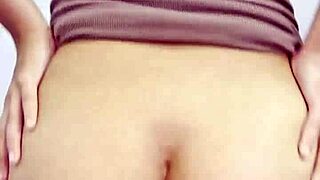 Turning girlfriend around in bed to watch her curvy ass bounce during ride