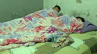 Meu Meio-Irmão Tímido Se Masturba E Eu Mostro Como Foder De Verdade