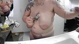 BBW Housewife Bares Saggy Tits Naked Dish Duty Wednesday