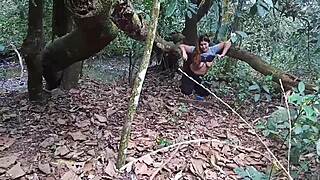 o cara pagou pra ve minha buceta no parque eu entrei no mato mostrei tudinho pra ele ai...