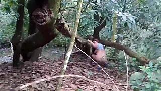 o cara pagou pra ve minha buceta no parque eu entrei no mato mostrei tudinho pra ele ai...