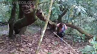 o cara pagou pra ve minha buceta no parque eu entrei no mato mostrei tudinho pra ele ai...