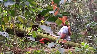 o cara pagou pra ve minha buceta no parque eu entrei no mato mostrei tudinho pra ele ai...