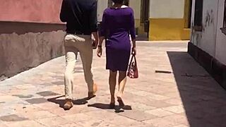 that cougar's juicy nalgas look so tasty up close voyeur style