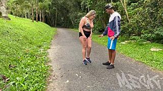 Park milf begs for hard anal fucking quickie