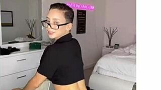 ver0nica vict0ria rubs her pussy so damn hot!!!