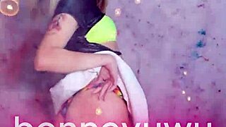 Bonneyuwu's Petite Skirt Dance Sways Suggestively Sexy