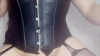 Want My Stepmom Fingering Ass Pussy For Cash Screaming My Name?