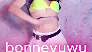 Bonneyuwu's Petite Skirt Dance Sways Suggestively Sexy