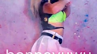 Bonneyuwu's Petite Skirt Dance Sways Suggestively Sexy