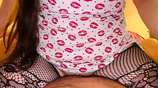 esa esposa puta sola en casa se deja manosear y follar por el hermanastro de su marido le encanta la verga a esta zorra latina curvy big tits doggystyle bent over homemade