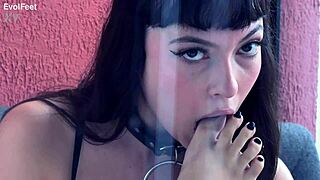 wanna feel my spit drippin between these toes while ya worship??