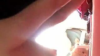 How Does This Venezuelan Slut's Solo Play Tease Your Desires?