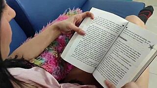 la madrastra hermosa SABE that her stepson wants to fuck her bad and loves seeing his cock