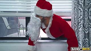 hey kylie quinn gets fucked hard by boyfriend in santa costume for early christmas bangbros action??