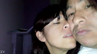 ¡Mira cómo me cojo a mi hermanastra en su cuarto! Bent over doggystyle ass pounding homemade style