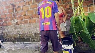 mi vecino entro al jardin y me cojio bent over contra la pared con su huge cock hasta hacerme gritar...increible!