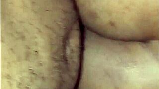 Lihat MILF ebony berlekuk naik batang ketat dalam memek panasnya