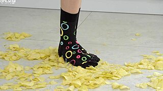 hey, crisps are eyla moore's best friends in kitchen 😜 solo hairy pussy play 4k!