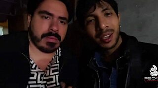 se levanta a una cantante de cumbia latina chubby big tits milf y la coge cowgirl deepthroat facial en su cama