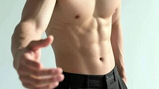 i spot this muscular asian bodybuilder babe flexing her tight ripped body