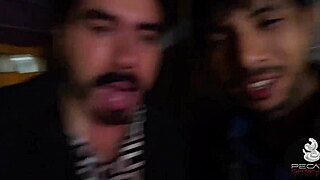 se levanta a una cantante de cumbia latina chubby big tits milf y la coge cowgirl deepthroat facial en su cama