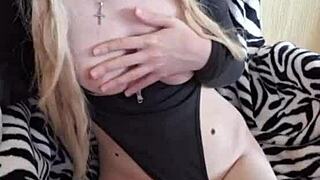 Mistress Elza Kom's fetish domination leaves slaves begging