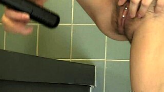 Milf Lucia Shaves Her Snatch Clean