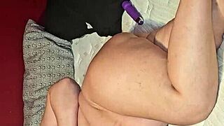 milf spreads big tits and huge ass then cums hard