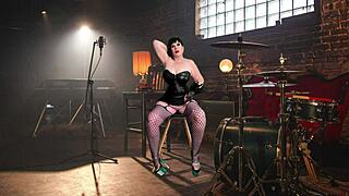 i finger this rockin granny carmen till she cums hard