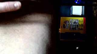 horny fat cousin fingers pussy squirting homemade with bottle