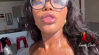 Safada fingers her wet pussy solo squirting with toys nonstop