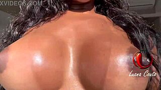 Safada fingers her wet pussy solo squirting with toys nonstop