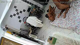 gosto de ver ela gemendo enquanto leva surra de rola no gangbang com paus enormes