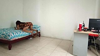 Horny Girl Dances Naked And Spreads Her Asshole Wide