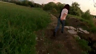 morrita cogiendo en el cerro con su lover 🔥😍 qué rico el sexo al aire libre con esa curvy latina bbw 😉🌄