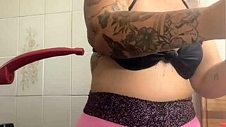 making dinner for hubby's friend knowing i'm their halloween dessert... 👻🍑