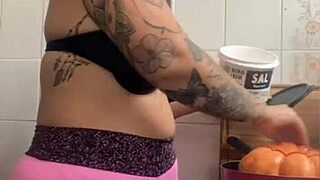 making dinner for hubby's friend knowing i'm their halloween dessert... 👻🍑