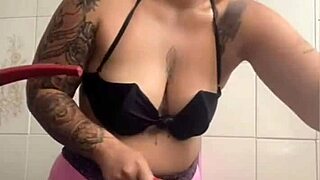 making dinner for hubby's friend knowing i'm their halloween dessert... 👻🍑